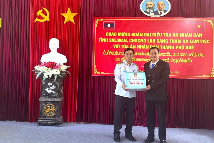 TAND TP. Huế tiếp đón và làm việc với Đoàn công tác TAND tỉnh Salavan (Lào)