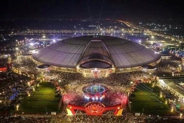 230.000 lượt khách đến Triển lãm thành tựu đất nước ngày đầu