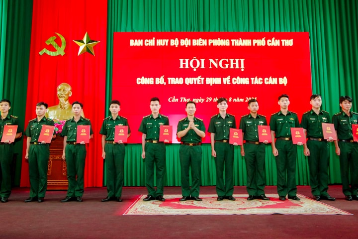 BĐBP TP Cần Thơ công bố trao quyết định về công tác cán bộ