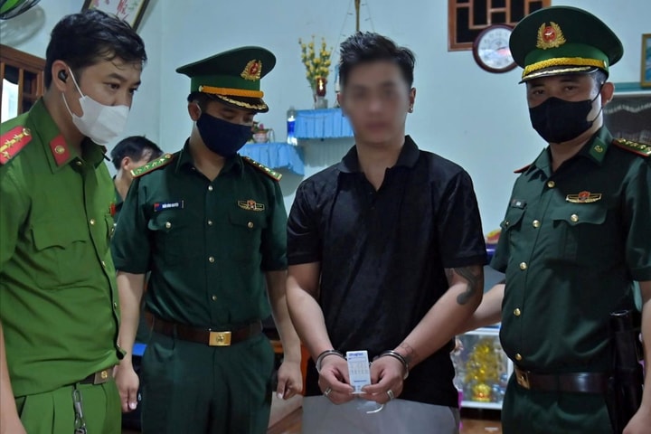 BĐBP Huế bắt giữ đối tượng giấu ma túy đá trong người