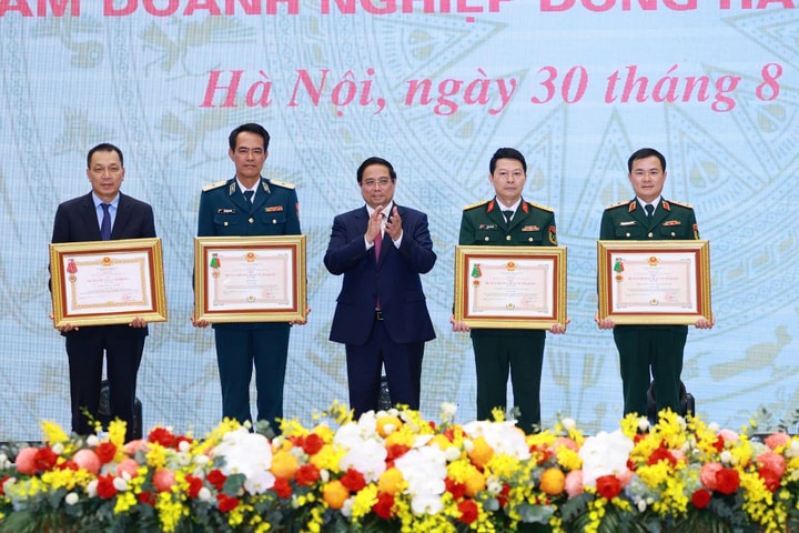 MB vinh dự đón nhận Huân chương Bảo vệ Tổ quốc hạng Nhất