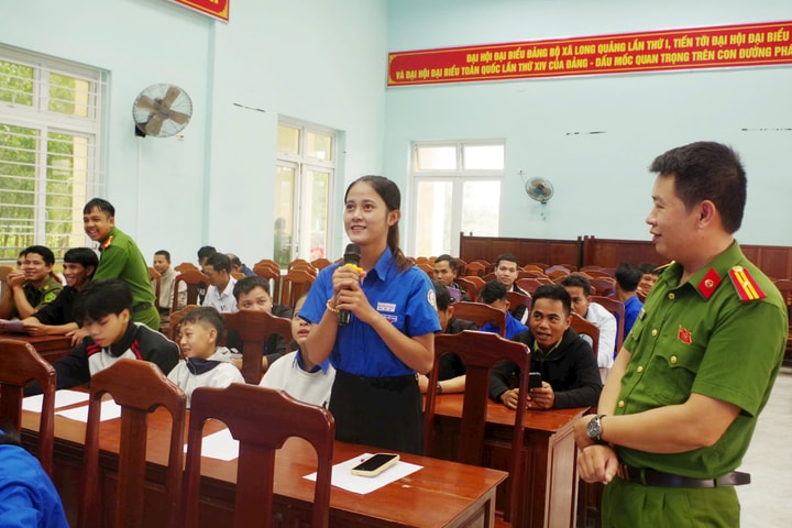 Tuyên truyền pháp luật, người dân tự nguyện giao nộp súng tự chế