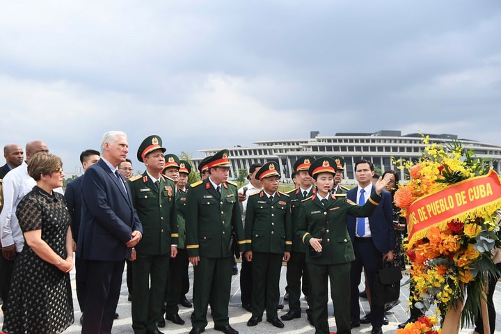 Bí thư Thứ nhất, Chủ tịch nước Cộng hòa Cuba thăm Bảo tàng Lịch sử Quân sự Việt Nam