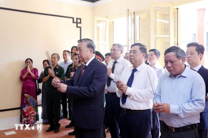 Tổng Bí thư dâng hương và thăm nơi Chủ tịch Hồ Chí Minh soạn Tuyên ngôn Độc lập