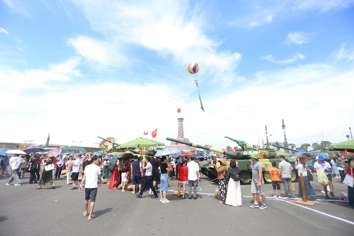 Đã có hàng triệu lượt khách tham quan Khu trưng bày của Bộ Quốc phòng