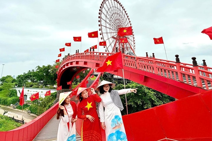 Quảng Ninh rực rỡ cờ hoa, hân hoan mừng Quốc khánh 2/9