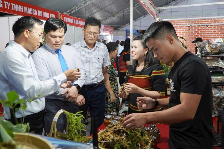 Hội chợ Công Thương và OCOP Quảng Ngãi thu hút gần 25.000 lượt khách