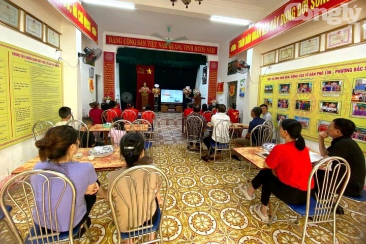 Người dân Ninh Bình xúc động, tự hào khi xem Lễ diễu binh, diễu hành mừng Quốc khánh 2/9