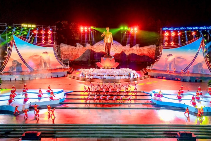 "Biển trời giao hòa, tinh hoa ngời sáng”