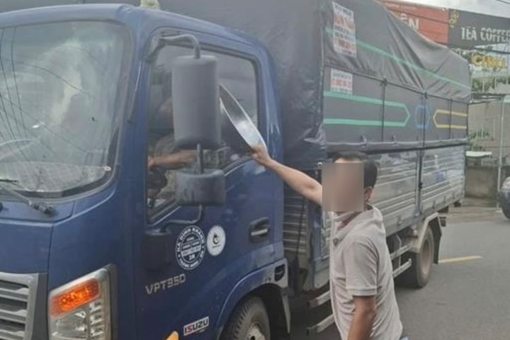 Dùng xe tải chở hung khí đi giải quyết mâu thuẫn ăn nhậu