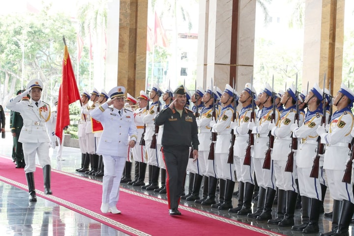 Bộ trưởng Quốc phòng Azerbaijan thăm Quân chủng Hải quân