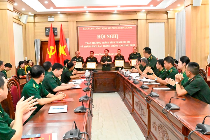 Khen thưởng lực lượng phá đường dây đưa người xuất nhập cảnh trái phép