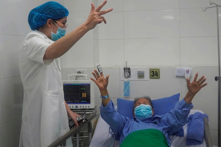 Phẫu thuật thành công túi phình mạch não cho cụ bà 90 tuổi