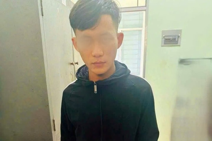 Giả vờ mua nữ trang rồi giật 3 lắc tay vàng chạy trốn