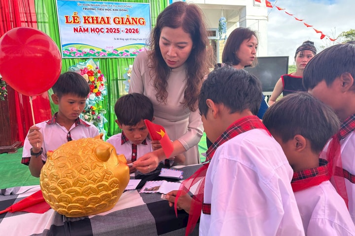 Bỏ heo, gây quỹ nuôi học sinh nghèo đến trường