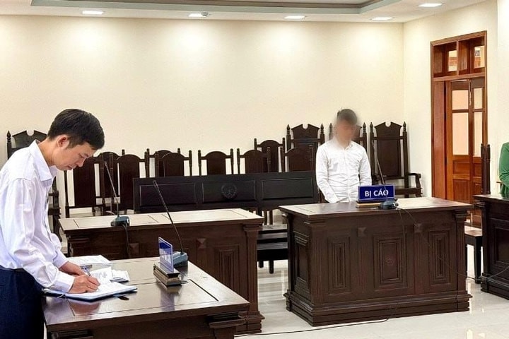 Cướp điện thoại để lấy tiền tiêu xài