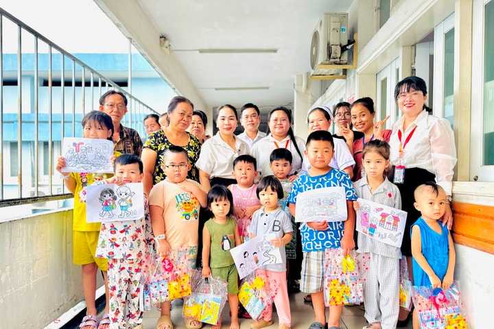 Lễ khai giảng "đặc biệt" ở khoa Nhi bệnh viện