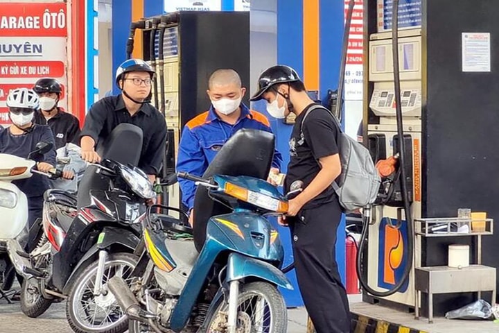 Giá xăng dầu tăng từ 15h chiều nay