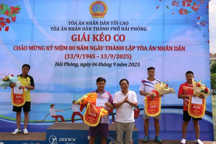 Sôi nổi giải kéo co chào mừng 80 năm Ngày truyền thống ngành Tòa án nhân dân