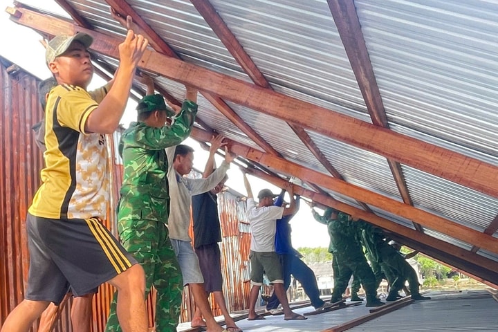 Gắn kết tình quân dân trên quê hương Đất Mũi