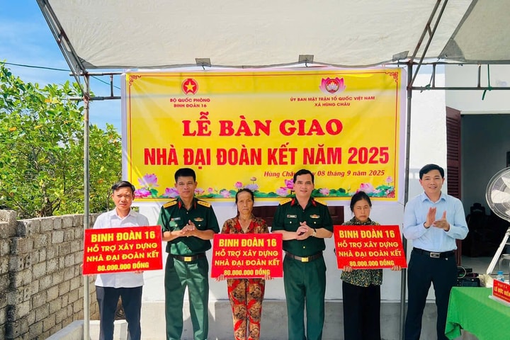 Binh đoàn 16 bàn giao 3 căn nhà “Đại đoàn kết” tại Nghệ An