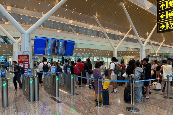 Sân bay Tân Sơn Nhất phục vụ 427.565 khách dịp lễ