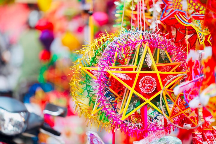 Phố Hàng Mã "nhuộm đỏ" sẵn sàng đón Trung thu