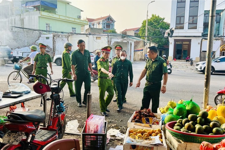 Thanh Hóa: Ra quân xử lý chợ cóc, chợ tạm lấn chiếm lòng lề đường