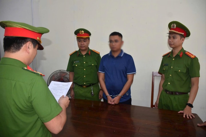 Khởi tố cựu nhân viên ngân hàng chiếm đoạt tài sản