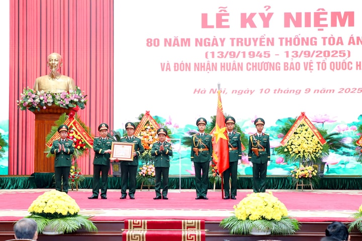 Tòa án Quân sự Trung ương đón nhận Huân chương Bảo vệ Tổ quốc hạng Nhì