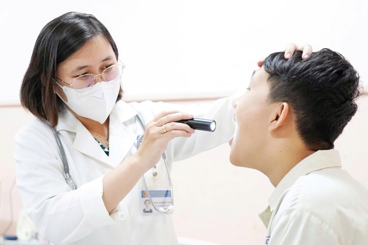 TP.HCM: Nhiều trẻ nhập viện vì bệnh hô hấp, tiêu hóa