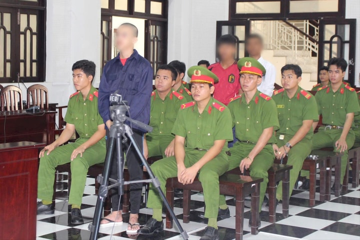 Án mạng vì cái ‘nhìn đểu’