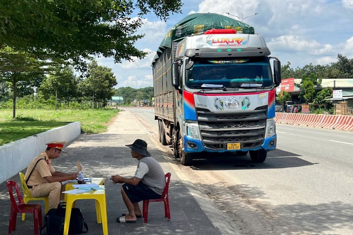 Liên tiếp xảy ra tai nạn về xe kinh doanh vận tải, CSGT TP.HCM mạnh tay xử lý