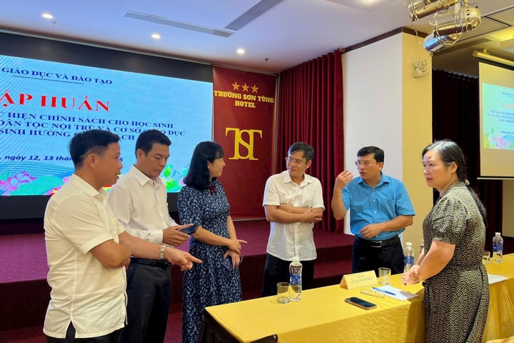 Chính sách mới tiếp sức hành trình đến trường của học sinh vùng khó