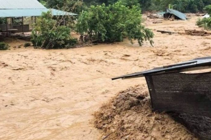 Cảnh báo lũ quét miền Trung, gió mạnh trên biển