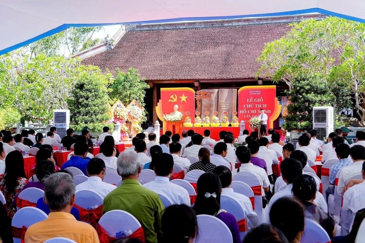 Lễ giỗ Chủ tịch Hồ Chí Minh lần thứ 56 tại Nghệ An