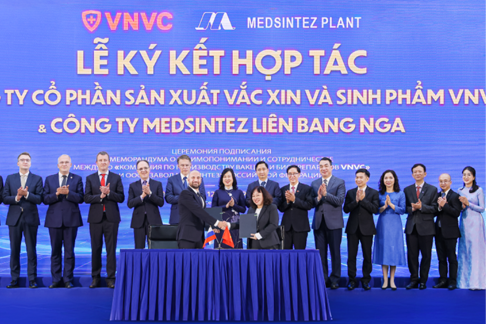 Nhà máy Vaccine VNVC tiếp nhận công nghệ sản xuất thuốc sinh học tiên tiến từ Nga