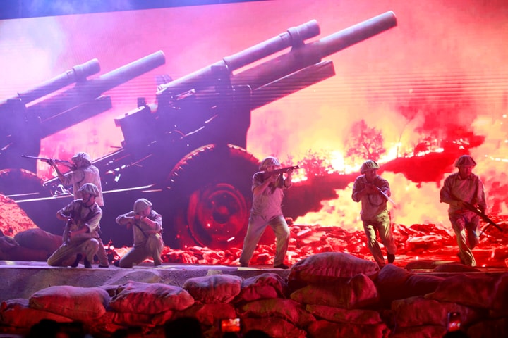 Sống động không gian bán thực cảnh “95 năm Cờ Đảng soi đường”