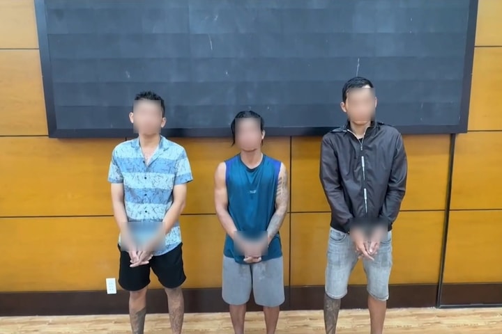 TP.HCM: Bắt 3 đối tượng giả Công an để cướp tài sản