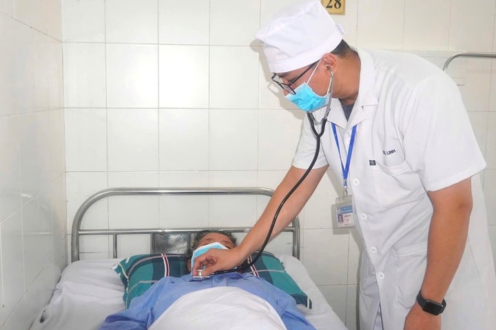 Cứu sống bệnh nhân viêm phổi suy hô hấp tiến triển, sốc nhiễm trùng