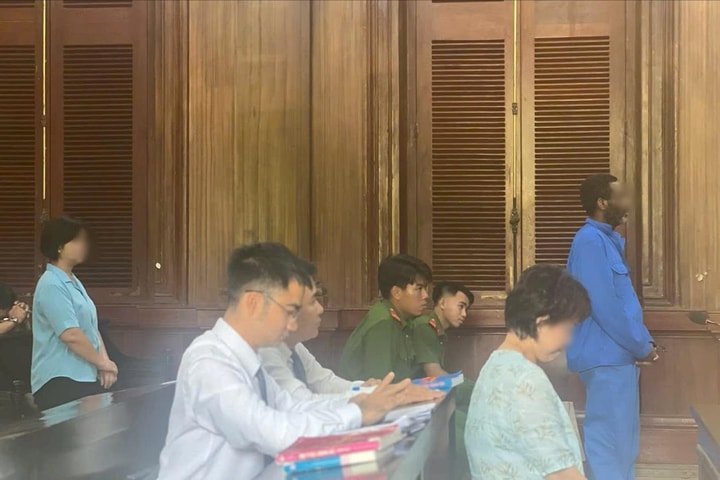 Trả lương thấp cho việc nặng nhọc, giám đốc hầu tòa