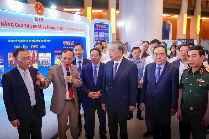 Bệnh viện Tâm Anh giới thiệu dàn Robot AI "khủng" tại Nhà Quốc hội