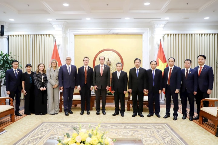 Chánh án Tòa án nhân dân tối cao Lê Minh Trí tiếp Thẩm phán cao cấp Tòa Phúc thẩm Vương quốc Anh