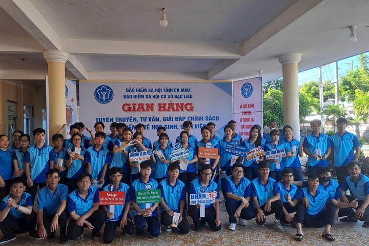 Sinh viên trường Đại học Bạc Liêu được tuyên truyền, tư vấn chính sách BHYT