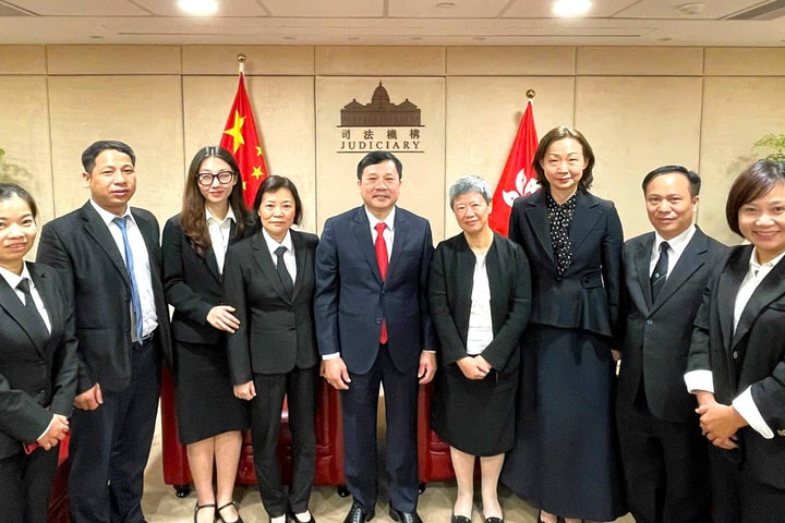 Đoàn công tác TANDTC Việt Nam thăm và làm việc tại Hồng Kông và Singapore