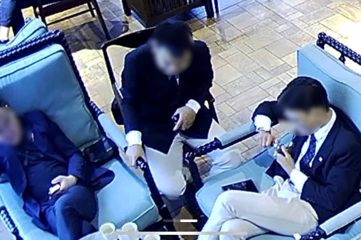 Bị khách hành hung khi nhắc nhở không hút thuốc trong quán cafe