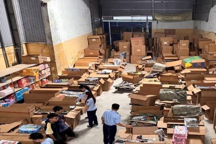 Tạm giữ hơn 3.000 sản phẩm đồ chơi trẻ em không rõ nguồn gốc