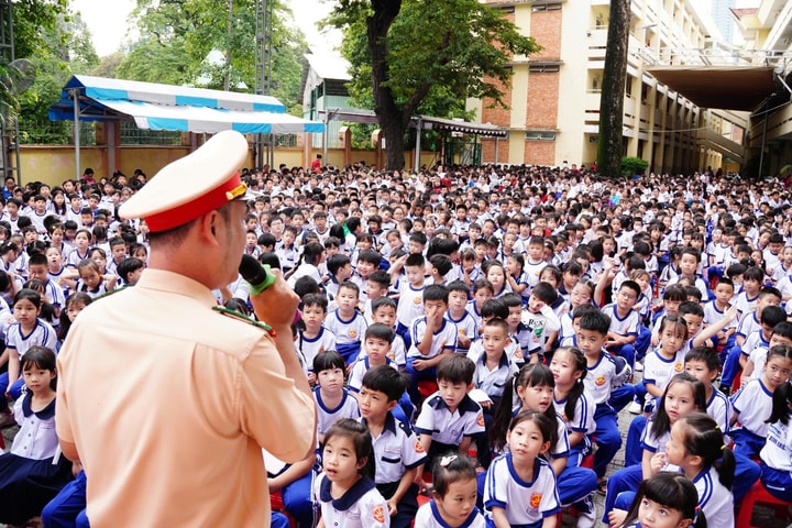 Mỗi học sinh sẽ là "tuyên truyền viên nhí” về giao thông