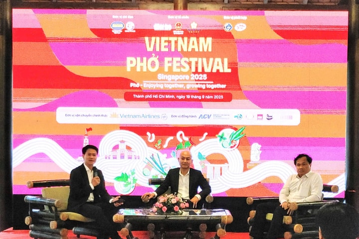 Mang phở Việt Nam đến Singapore