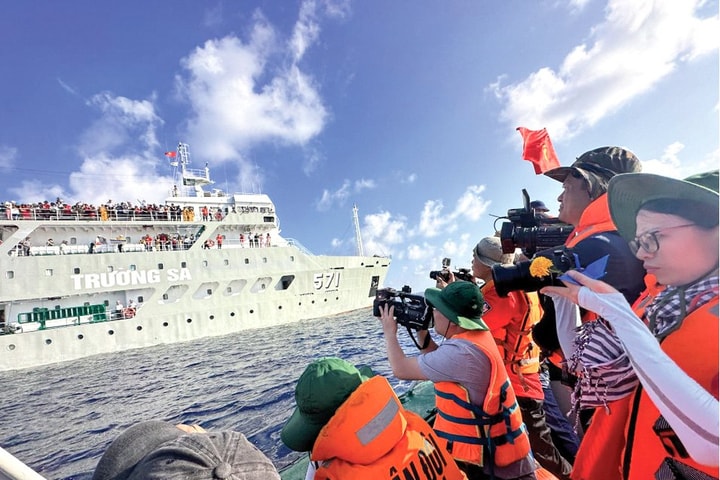 Tác nghiệp ở đặc khu Trường Sa - tự hào người làm báo